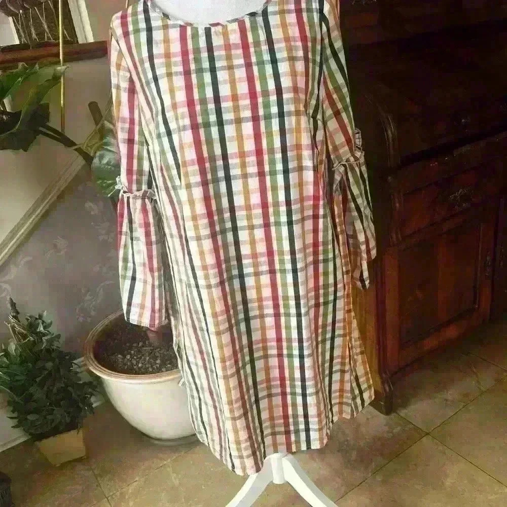 Crown and Ivy Ladies dress size Medium. Good condition. Flared sleeve. Boho vibe - Picture 8 of 9
